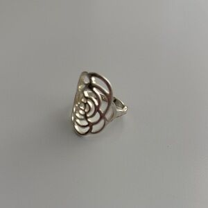 Elegant Silver Floral Ring
